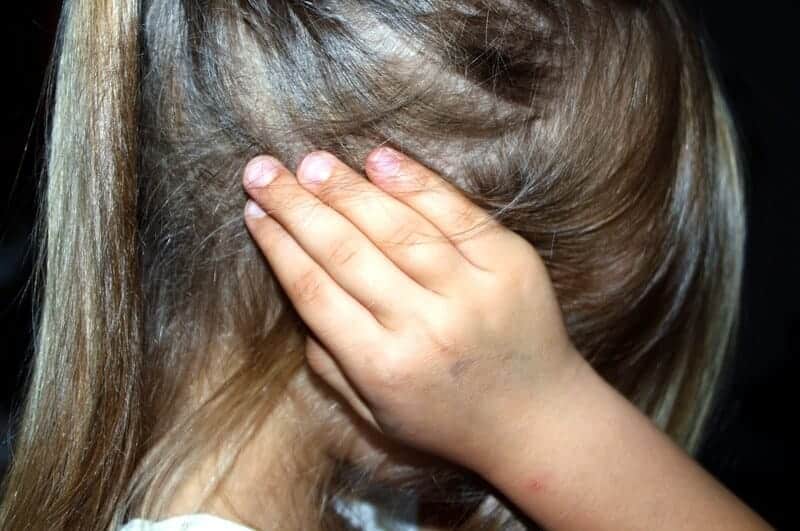 hand-person-girl-hair-alone-portrait-610258-pxhere