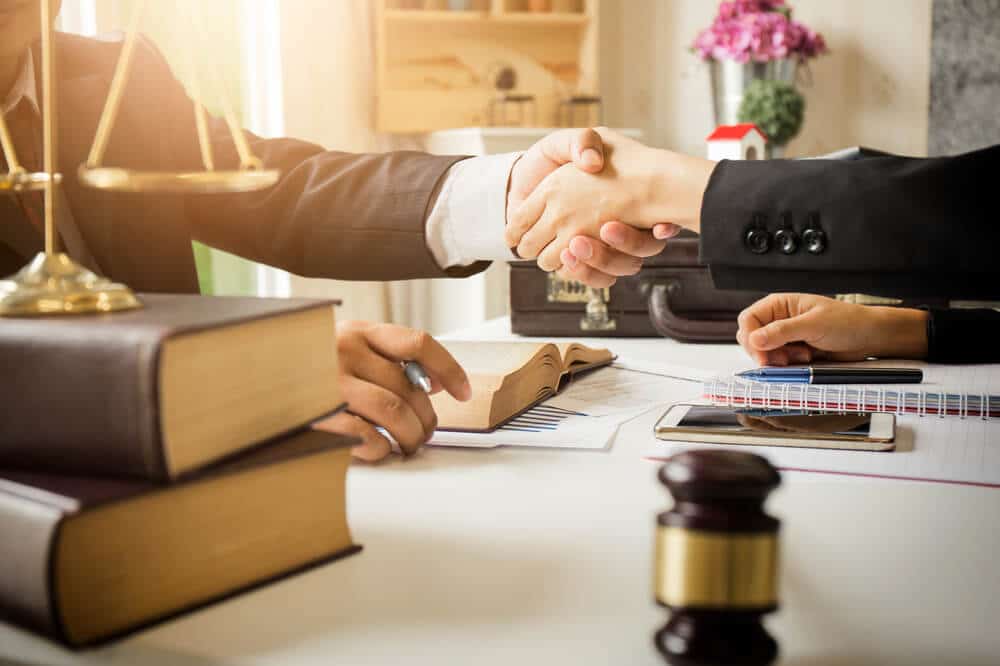 The,Hard,Work,Of,An,Asian,Lawyer,In,A,Lawyer's עורך דין פלילי בתל אביב